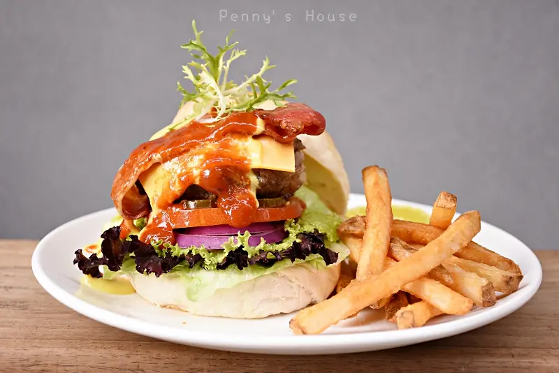 【中壢早午餐】福森咖啡 - 中壢海華店 Fussencafe ，老宅翻修，IG打卡新地標 (新開幕/附菜單)
