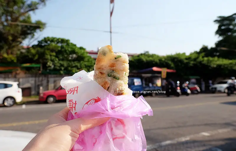 【彰化員林】員農蛋餅蔥油餅-記得先拿號碼牌再去排隊喔!十幾年在地美味.餅皮新鮮現做.員林農工旁人氣排隊小吃