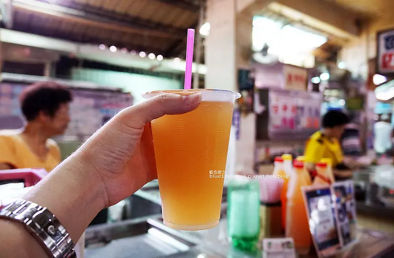 【嘉義美食】東市楊桃冰-嘉義九十年老店了耶!把七喜汽水加入楊桃冰裡.獨特風味.楊桃冰杏仁冰洛神花茶.食尚玩家推薦