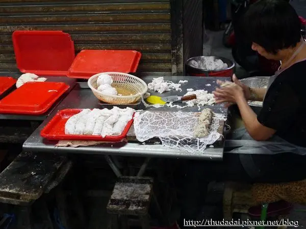 [早餐食記] 嘉義－早晨二遊東市場~(袁家筒仔米糕、蕭家春捲、阿富網絲肉捲)