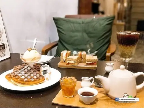 【嘉義】秘密客Mimico Cafe–歲月靜好的老屋時光，從晨間到深夜的守候。你還不來，我怎敢老去。