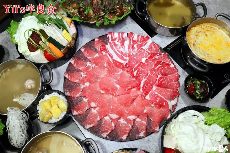 宇良食健康鍋物中科國安店｜超狂巨無霸肉盤，浮誇手臂蝦海鮮盤，最新湯底剝皮辣椒、肉桂紅酒、新肉骨茶