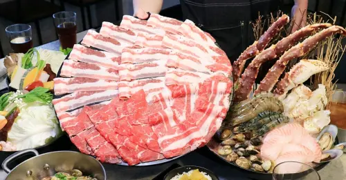 台中人氣宇良食鍋物，巨無霸肉盤比臉還要大！帝王蟹尬３款最新異國湯底超澎派！