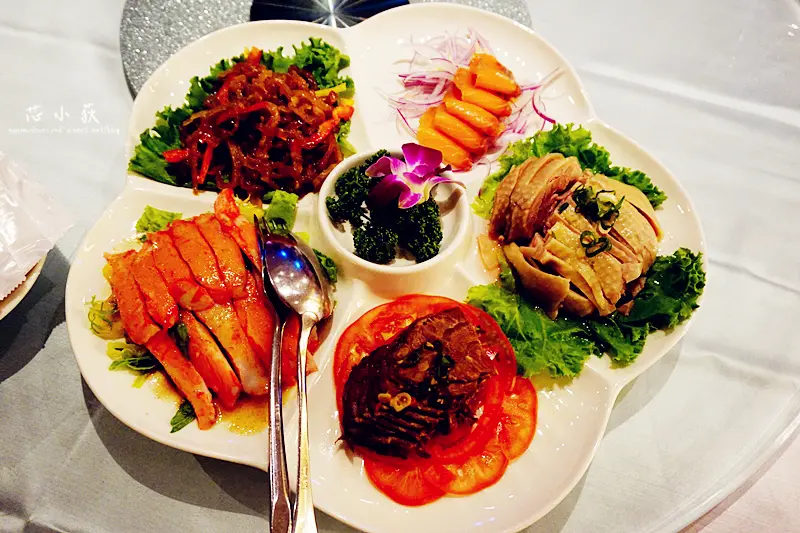 台中日月千禧酒店 Millennium Hotel Taichung。豐餉尾牙春酒宴，B2宴會廳，提供舞台無線麥克風投影設備，果汁暢飲，每桌加價880暢飲精選紅酒!