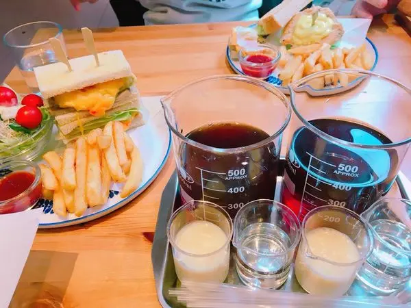 2018桃園超夯IG打卡餐廳【長腿實驗室有早餐囉】在實驗室吃早餐/超涮嘴爆漿超司瀑布歐姆蛋吐司/調配獨一無二的飲品