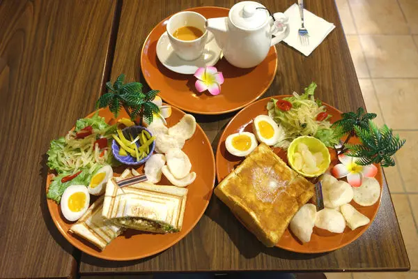 Coco Brother 椰子冰淇淋‧新開幕!!!中山站南洋度假風的打卡熱區，熱壓打拋豬、香蘭咖椰厚片，還有椰殼冰!!!