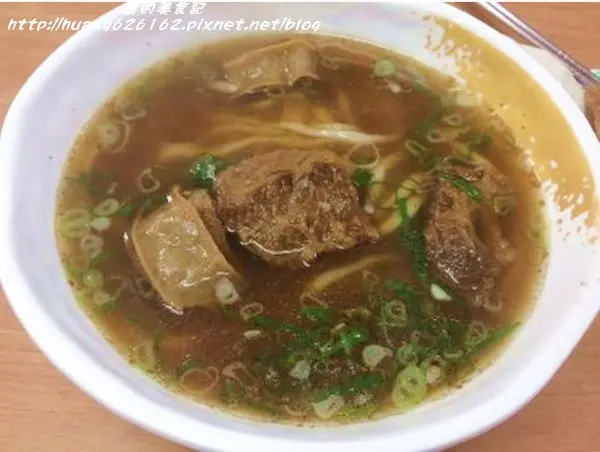 【新北三重區 】三重美食『老地方牛肉麵』中興橋旁~