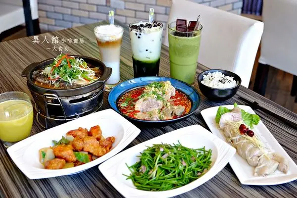 [蘆洲美食] 異人館集賢店-在咖啡廳吃合菜，實在太狂了！還有火鍋、拉麵、石鍋拌飯！空間寬敞舒適，情侶約會、多人聚餐都適合！ 徐匯中學站/蘆洲咖啡廳/台北不限時咖啡廳