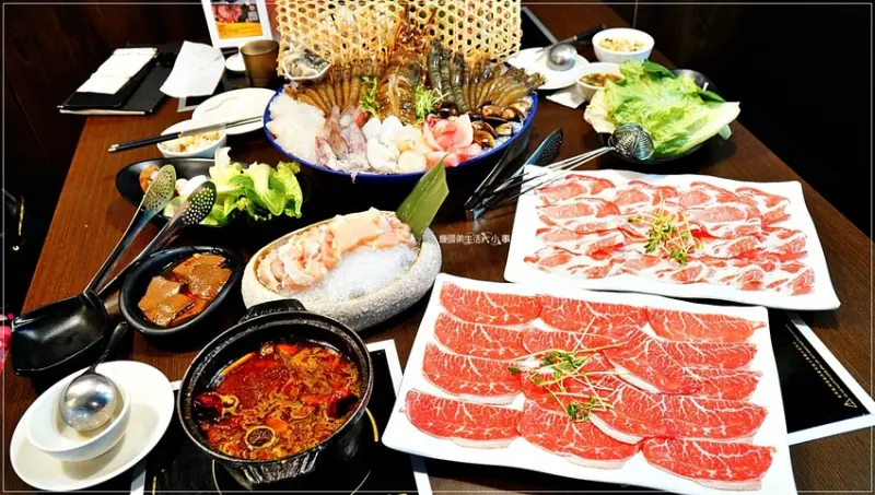 【三重火鍋】肉多多-正義店／肉多多現在有十種精緻火鍋湯頭，必點爆炒麻辣湯火鍋超好吃，無限蔬食自助吧也太讚，肉多多之外還有海多多，海鮮份量超吸睛