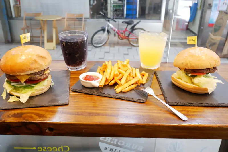 板橋府中美食林斯漢堡美式餐廳 / Lins Burger /  美式漢堡/大俠愛吃漢堡包