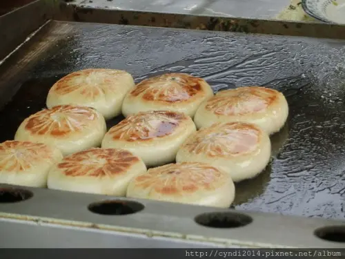 【桃園中壢】超人氣排隊美食日寶蔥油餅 超爆漿餡餅 