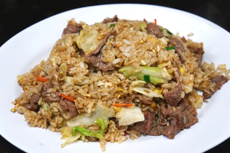 在地人推薦的牛肉炒飯 便宜又好吃哦-簡單食補@捷運三民站@民生社區