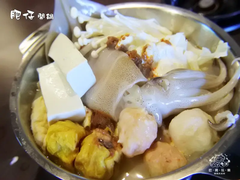 《美食推薦》【新北林口】肥仔開鍋。正宗肥仔茶餐廳最新品牌 林口三井outlet周邊美食 隱藏版巷弄美食 平價涮涮鍋 高CP小火鍋 飲料無限暢飲/王子麵/白飯/冰淇淋無限吃到飽 林口必吃美食推薦