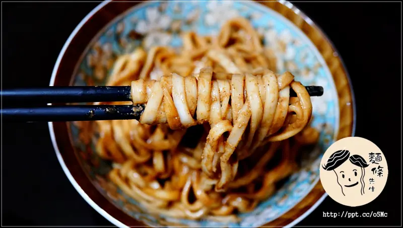 【麵條先生】三立台灣SET歐吉桑遊台灣～純手工製造，來自台南關廟麵，獨門醬汁，麵條煮久不爛，香Ｑ會彈牙的好麵，是麵食族必吃的好麵