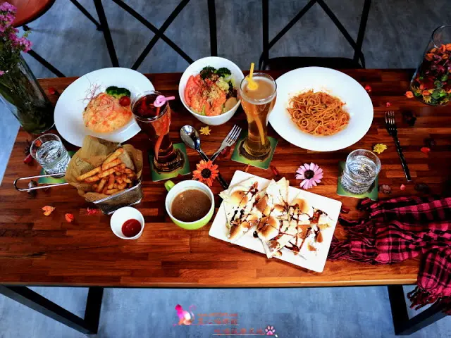 高雄前金區︱麋鹿背包飛鏢/餐酒館　高雄唯一下午兩點營業，可以親子同樂的餐酒館，閨密聚會新去處！