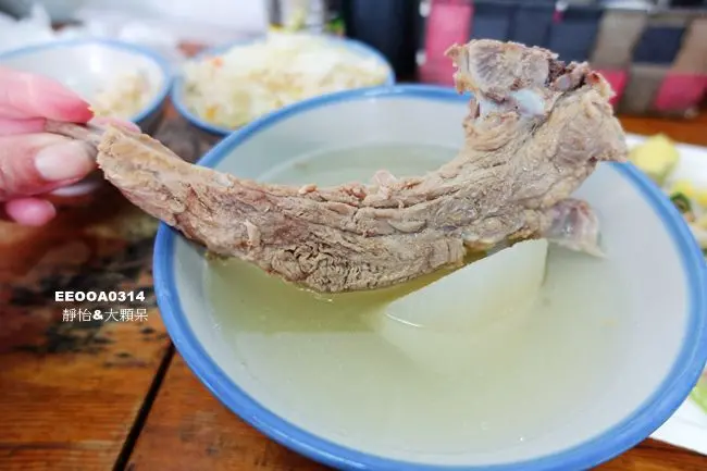 【延三美食】高麗菜飯 原汁排骨湯 ♥ 古早味美食 簡單的美味~必點高麗菜飯+原汁排骨湯 @ 捷運大橋頭站美食/延平北路美食/大同區美食