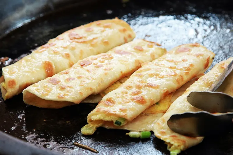 【台南北區-美食】芯芯要去【志清豆漿】~眷村美食|手工脆皮蛋餅|隱藏版燒餅蛋黃酥|傳承三代