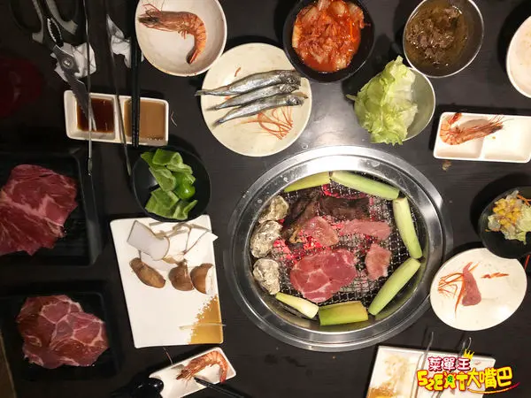 台中燒肉吃到飽美食》燒肉眾精緻炭火燒肉菜單價位大公開！台中文心路必吃在地小吃餐廳美食~推薦肋眼沙朗、伊比利豬五花、起司烤生蠔。