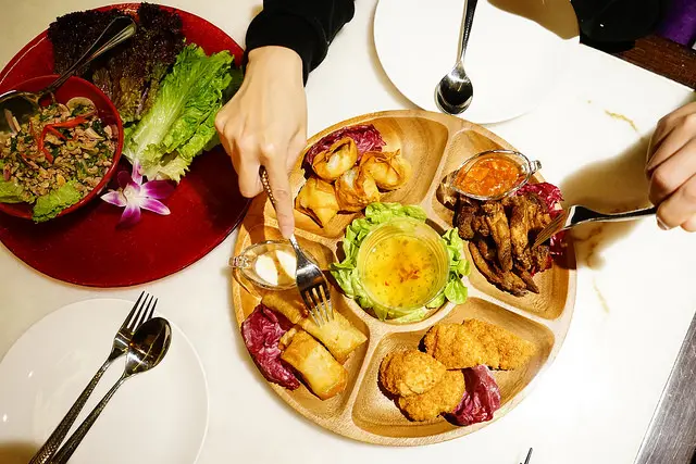 台中美食~新開幕 Thai bistro泰藏玖泰式餐酒館 泰國皇室御用主廚  商業午餐只要290元 慶開幕即日起到1月26日前全面八折優惠，晚上調酒還買一送一喔!!