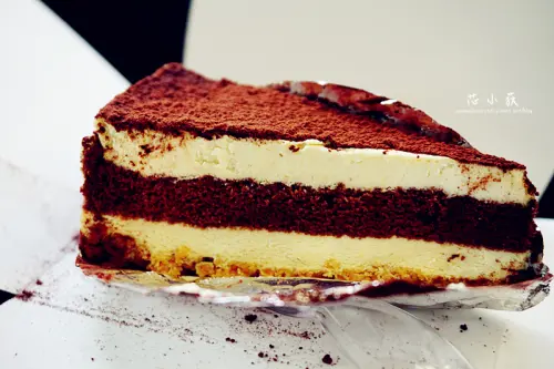 提拉米蘇Tiramisu(台中店)。來自花蓮的平價美味蛋糕，提拉米蘇「帶我走」甜蜜在心頭!多款蛋糕，單片平均30元，平價享受!