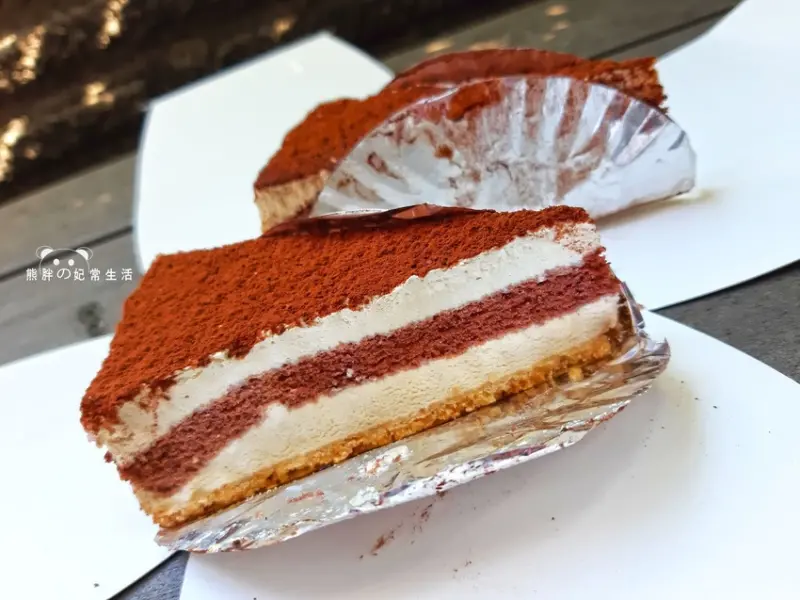 【台中西區】提拉米蘇，來自花蓮的平價銅板美食甜點，香濃可可搭配奶油乳酪帶出Kahlua卡魯哇咖啡香甜酒的香氣，甜而不膩