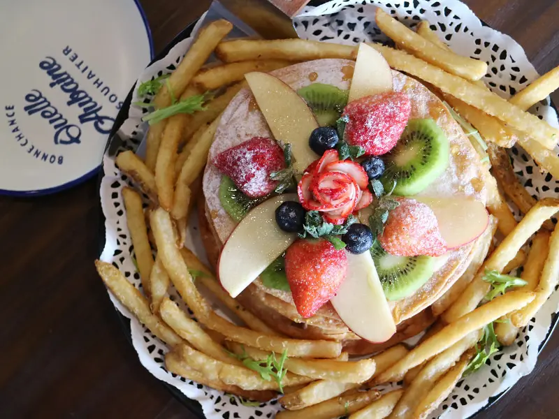 【高雄美食冰品】Aqua Kiss水吻3.0-美術館店│層層堆砌的約會夢幻甜點