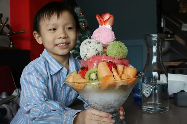 高雄 鼓山。Aqua kiss水吻3.0 美術館店，美術館美食戰區聚餐新據點 x 超大碗公創意冰品