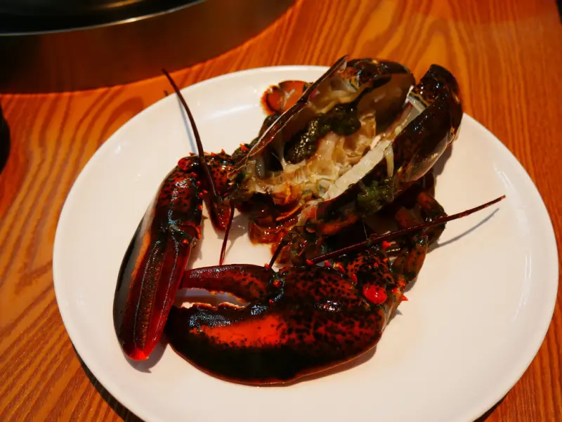 【Angelas日嚐】不用去漁港也能在台北吃到現撈海鮮，加拿大進口波士頓龍蝦真是太鮮美了!!! 大啖海鮮大口吃肉的好去處，五分埔周邊美食，台北海鮮餐廳推薦【蒸烹派蒸氣料理】