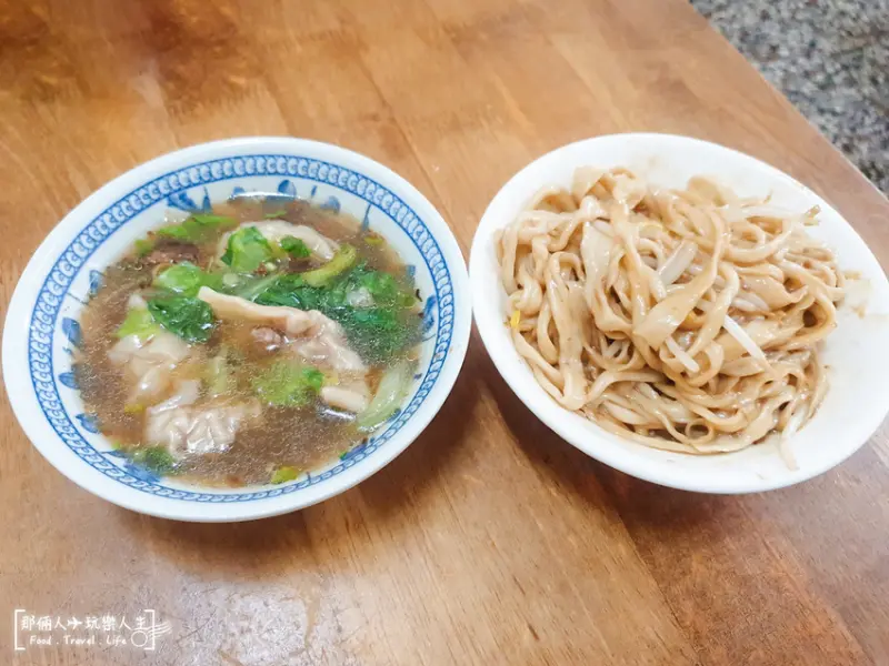 老士官擀麵｜台中清水美食，外地客來清水必吃的美食，每日現桿的麵條，讓客人愛不釋手～