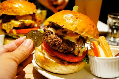 [捷運美食-六張犁站] 吃到開心食物，黑熊會跳舞，你呢?六張犁美食新推薦...黑熊愛跳舞