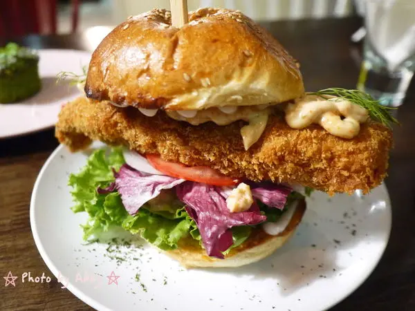 【食記:捷運六張犁 】黑熊愛跳舞 。陸海空派對所有願望一次滿足,台味混搭美式餐酒館,值得一試好滋味(附全菜單)