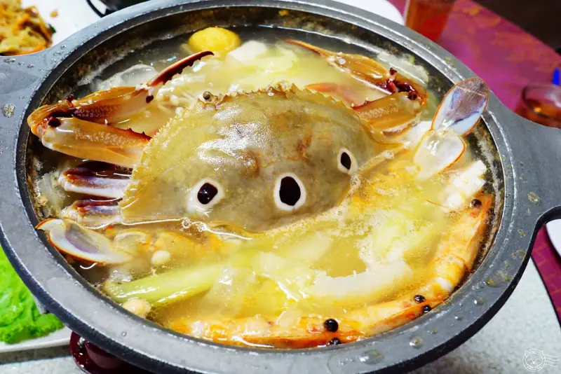 ※ 七美海鮮餐廳 二訪 ※ 暖呼呼湯頭鮮甜龍膽石斑海鮮鍋、砂鍋魚頭只要299元！加整隻三點蟹也只要150元！【星羽是吃貨-台中烏日】