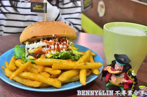 [台中北區美食]中國醫永興街消夜首選，平價高CP值美式大漢堡 -- 龐德漢堡 Bond Burger(台中美食推薦、台中消夜美食、台中平價美食、台中美式漢堡專賣)