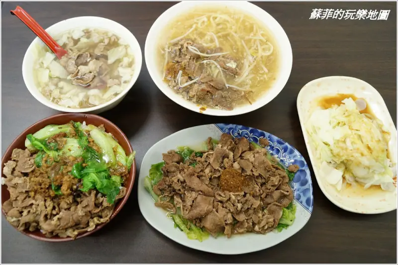 《內壢銅板美食》肥老爺羊肉羮 羊肉蓋飯～羊肉蓋到看不到飯 羊肉羹麵 湯頭清爽不油膩 羹麵一口接一口絲毫不停手