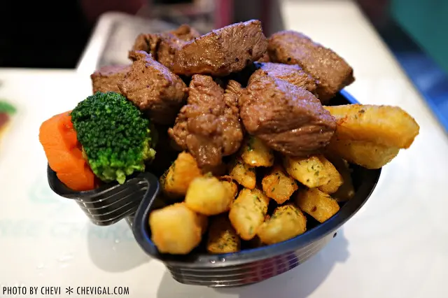 逢甲夜市│Go-cup 逢甲夠客杯＊夜市也有特選級牛排。一杯就可以讓你吃飽喝飽心也飽