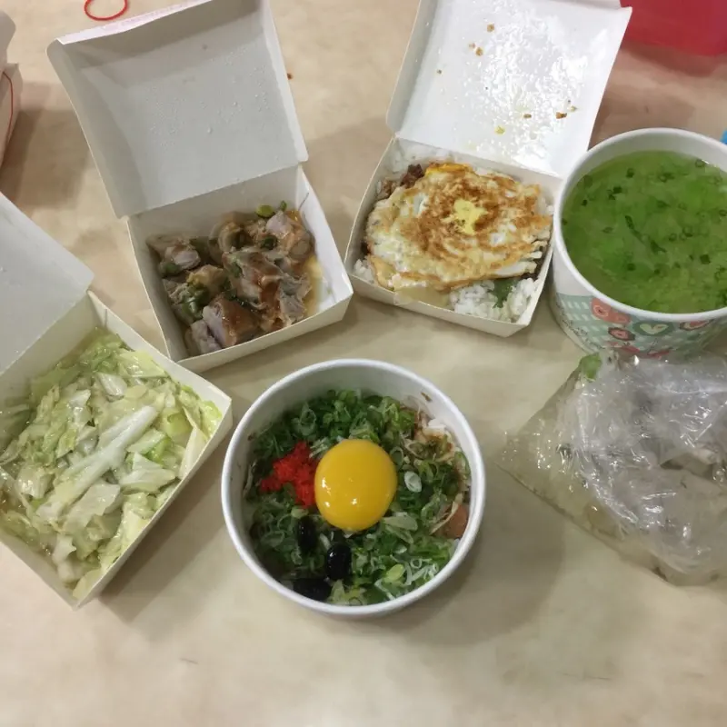 【台南食記】町昌肉燥飯｜安平肉燥小霸王｜健康三街上的創新肉燥丼｜連愛玩客都報導過｜跟著愛吃輝好食
