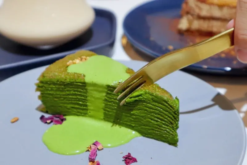 Tom&Maggy幸福肥。願每段邂逅都能帶來幸福，用心做一塊抹到深處無怨尤的濃抹茶千層蛋糕（捷運三重站）