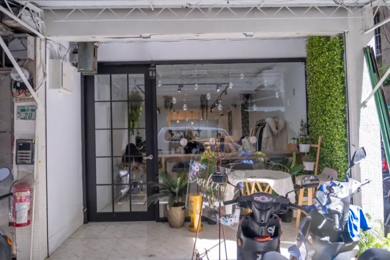 新北甜點 TOM&MAGGY 幸福肥｜滿滿芋泥太犯規！三重巷弄人氣甜點，「芋泥盒子、重磅芋頭捲」隔著螢幕都能聞到芋頭香！ · 算命的說我很愛吃