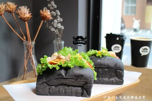 內湖咖啡/漢堡『WOOWHO嗚鬍/內湖旗艦店』竹炭奶油黑麵包/捷運內湖站