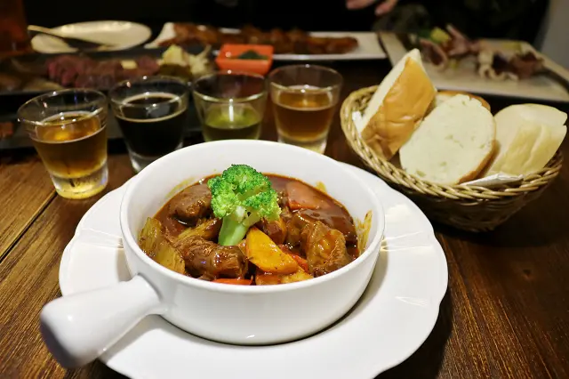 【嘉義美食】比爾樂仕(嘉義店) 鮮釀啤酒．炭火牛排-周末歡樂駐唱．大螢幕觀賞運動賽事