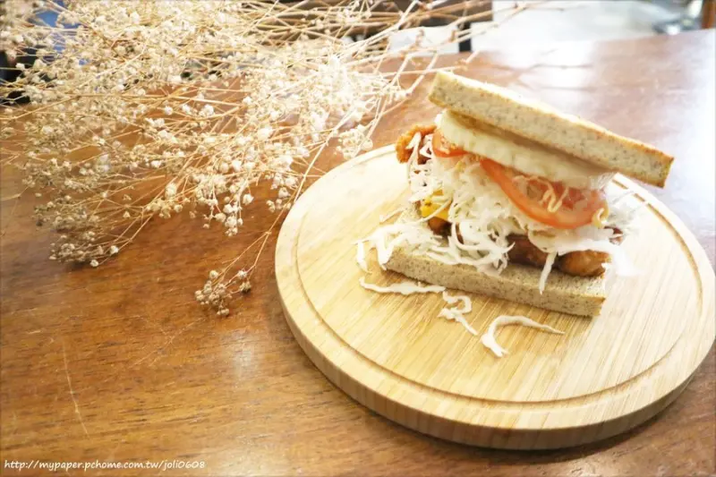 【小酒館早午餐Drunk Brunch】中正區美食推薦 古亭美食推薦 高CP值早午餐 新品芒果鐵板壓吐司搶先品嚐