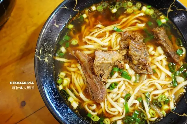 【新竹湖口美食】老皮牛肉麵 ♥ 傳說中用餐免費豆漿、豆花吃到飽的牛肉麵店家 不吃對不起自己 忍不住多吃了幾碗免費豆花