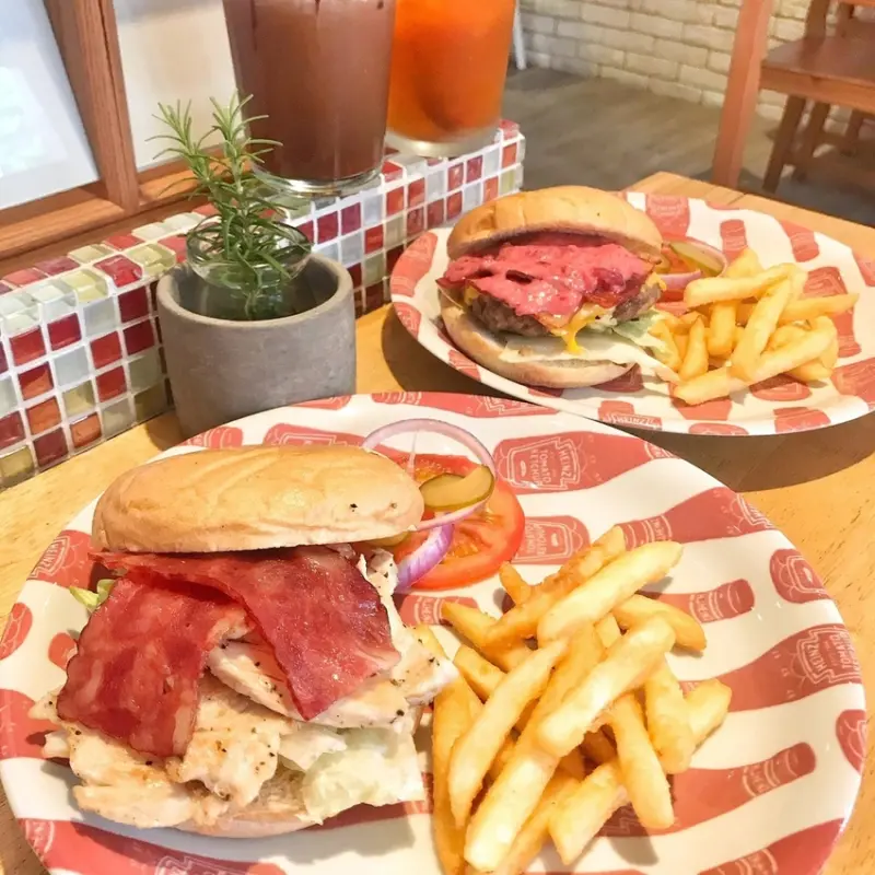 美式漢堡早午餐  超多種類料無敵多又好吃！ ● Whatever華艾芙美式餐飲 | 桃園前站美食