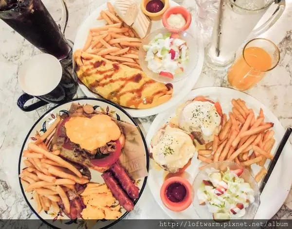 桃園中壢Carries Brunch 凱莉的早午餐x咖啡x美式風格餐廳 網友推狂的美食漢堡~下午茶聚會很適合!近中壢SOGO 威尼斯影城~
