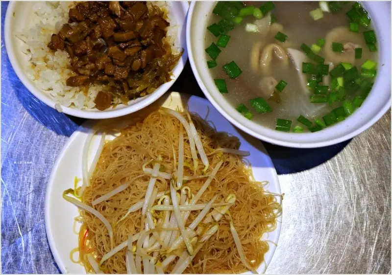【高雄】中正市場劉家豬血湯‧三十三年市場老店，炒米粉、肉燥飯、綜合豬血湯NO1