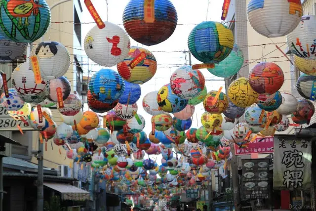 台南。中西區。春節限定 以微光點亮巷弄間的上空 / 普濟殿燈會