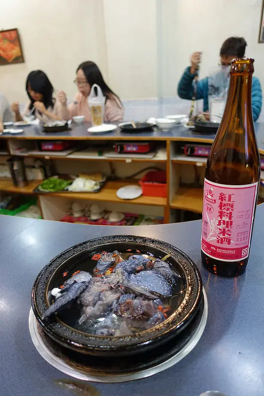 (胖樺食記)台中推薦「阿里郎迷你火鍋」/湯頭百分百都是米酒的燒酒雞/平價排隊人氣美食/冬天必吃