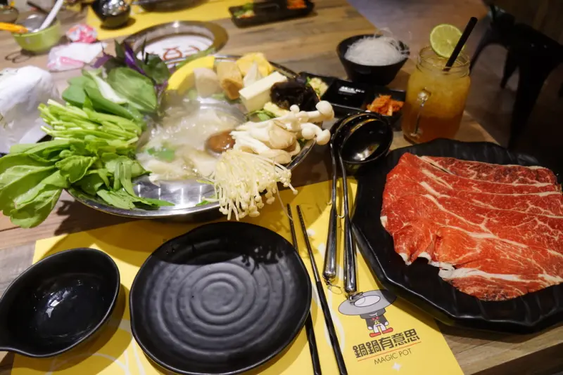 (新開幕)走健康風的小火鍋 湯頭滿有特色的哦-鍋鍋有意思@捷運士林站@中正路