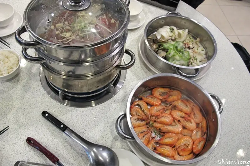 【台南】東區 ★ 鯊嗑海鮮鍋物 - 蒸的鍋物，層層堆疊新鮮原味的海鮮料理滿足你挑剔的味蕾