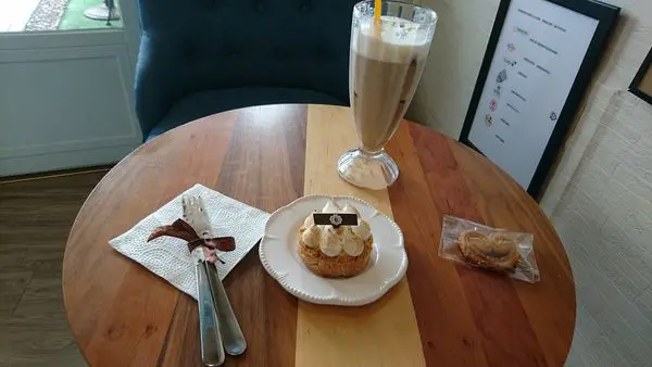 【台中 豐原】豐原車站附近甜點咖啡店，檸檬塔、千層等下午茶『Que du bonheur 格外幸福』